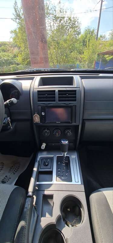 Внедорожник / Кроссовер Dodge Nitro 2008 в Кривом Роге