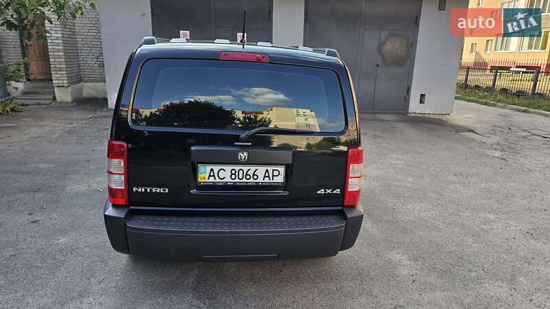 Внедорожник / Кроссовер Dodge Nitro 2008 в Луцке
