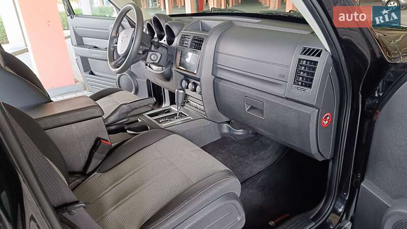 Позашляховик / Кросовер Dodge Nitro 2008 в Києві