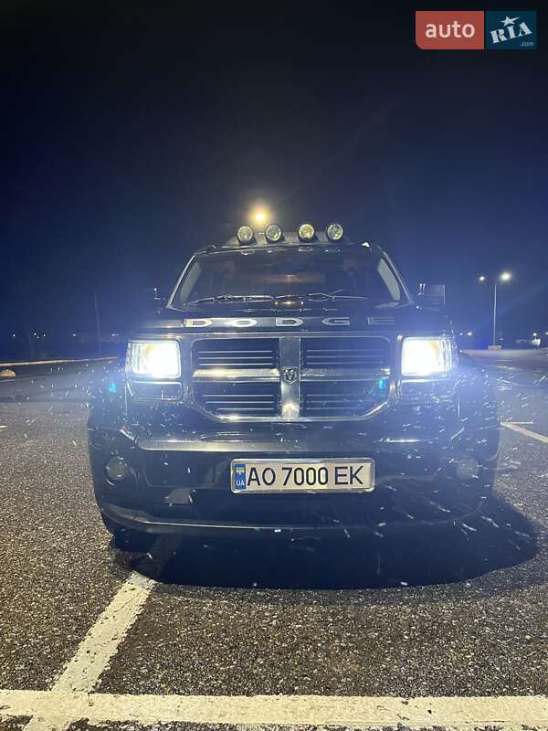 Внедорожник / Кроссовер Dodge Nitro 2008 в Черновцах