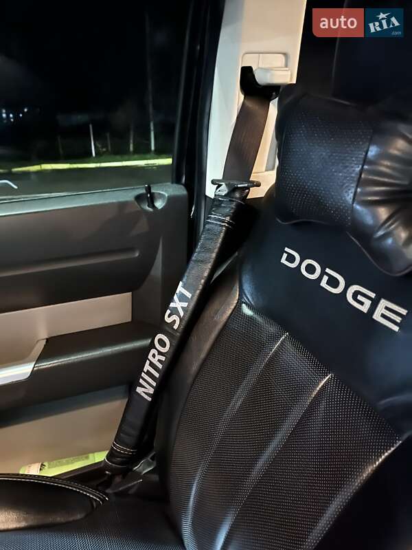 Внедорожник / Кроссовер Dodge Nitro 2008 в Черновцах