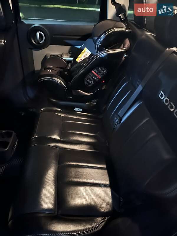 Внедорожник / Кроссовер Dodge Nitro 2008 в Черновцах