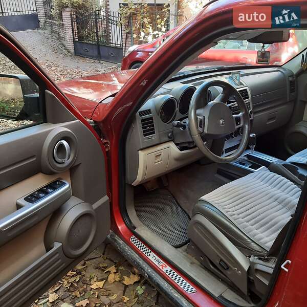 Внедорожник / Кроссовер Dodge Nitro 2007 в Черновцах