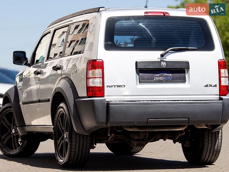 Внедорожник / Кроссовер Dodge Nitro 2007 в Львове