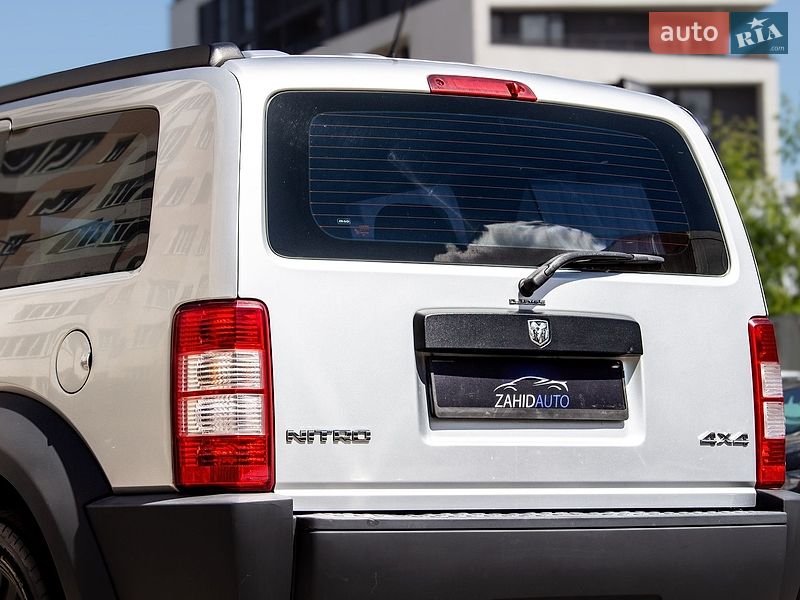 Внедорожник / Кроссовер Dodge Nitro 2007 в Львове