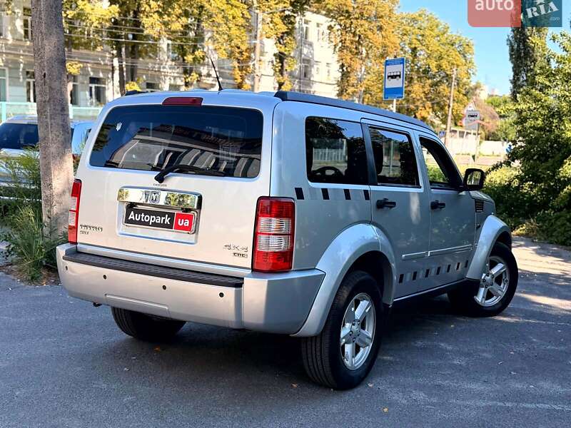 Внедорожник / Кроссовер Dodge Nitro 2008 в Киеве