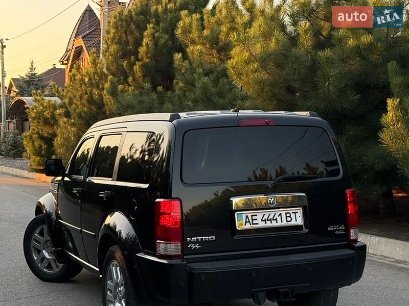 Внедорожник / Кроссовер Dodge Nitro 2008 в Днепре