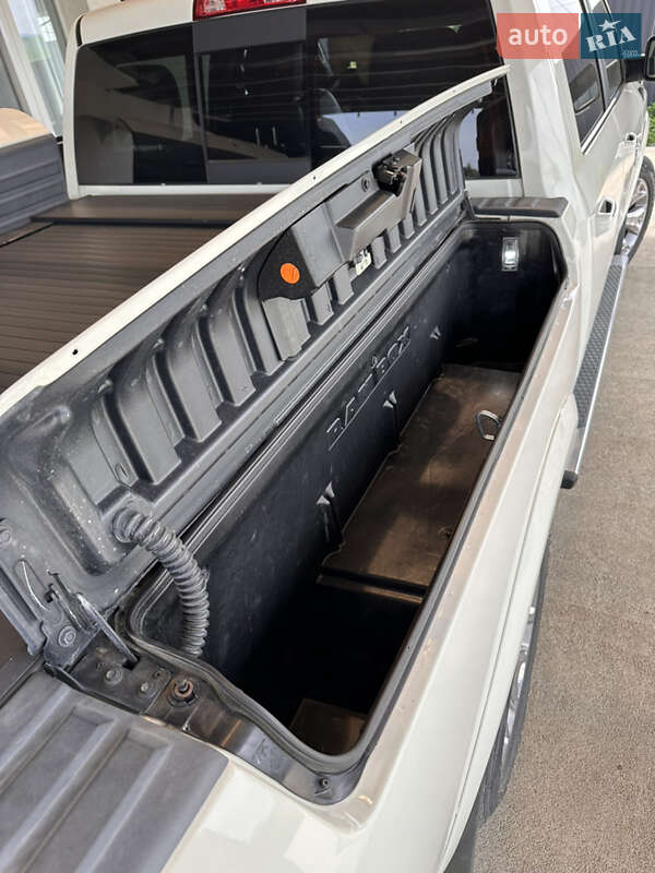 Пікап Dodge RAM 1500 2015 в Чернівцях