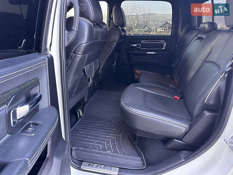 Пікап Dodge RAM 1500 2015 в Чернівцях