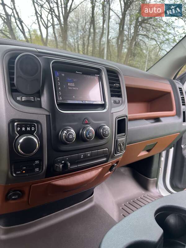 Пикап Dodge RAM 1500 2015 в Львове