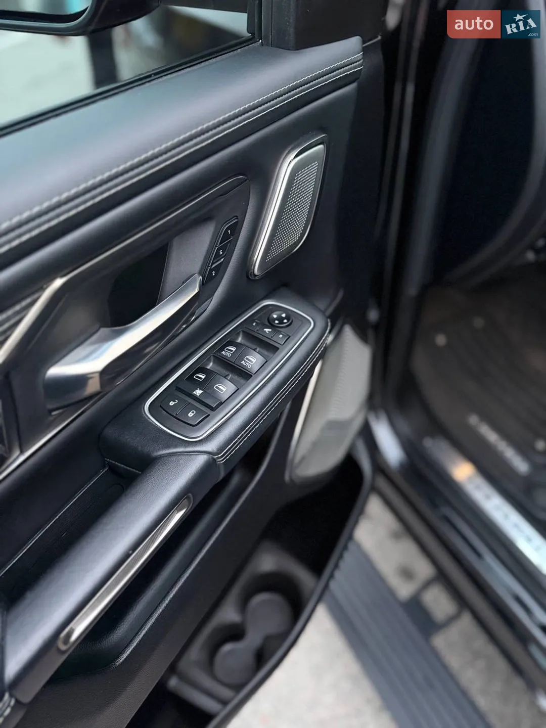 2021 Dodge RAM - мініатюра 16