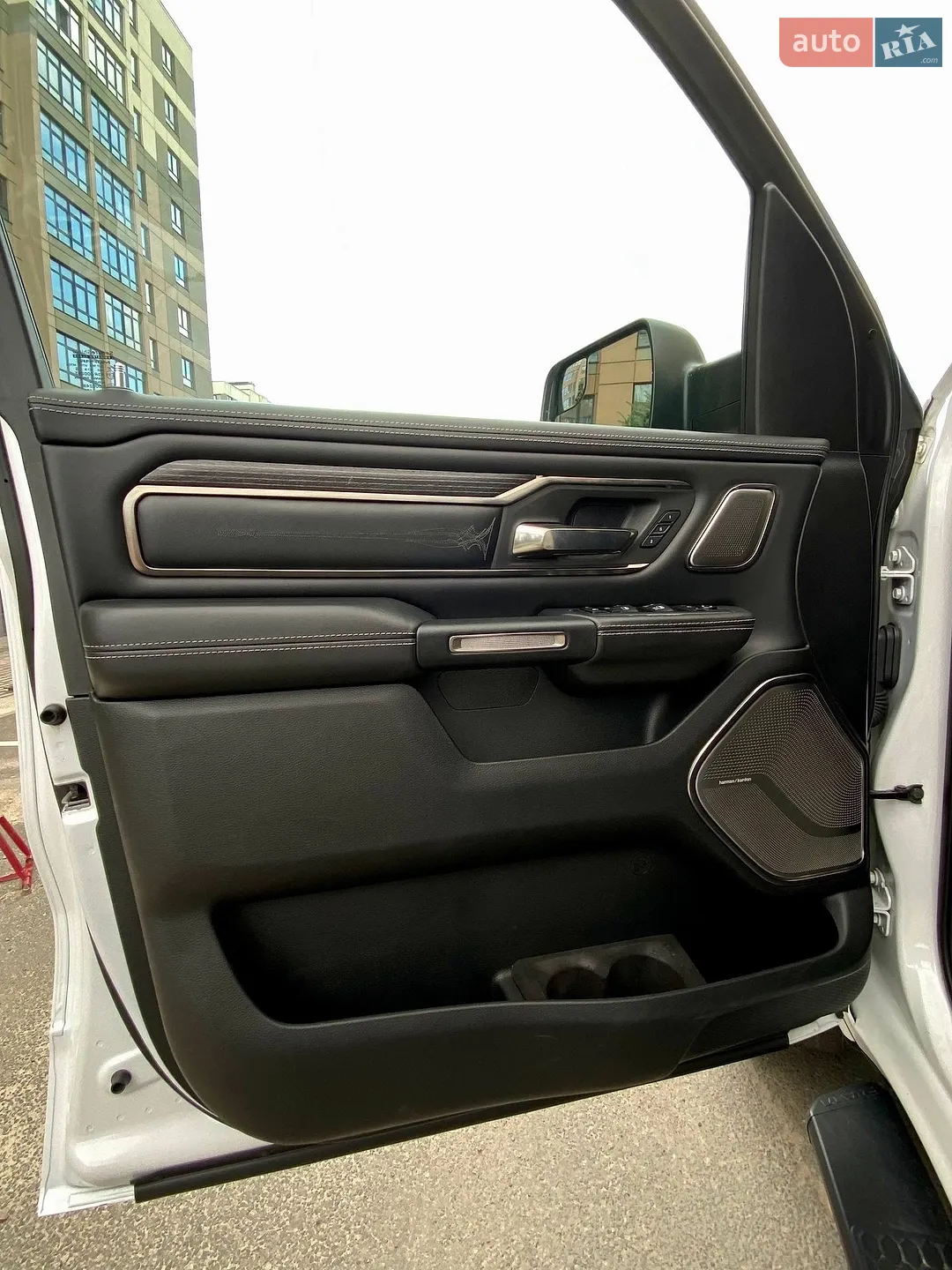 2019 Dodge RAM - мініатюра 12