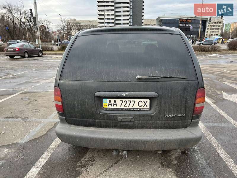 Минивэн Dodge Ram Van 2000 в Киеве