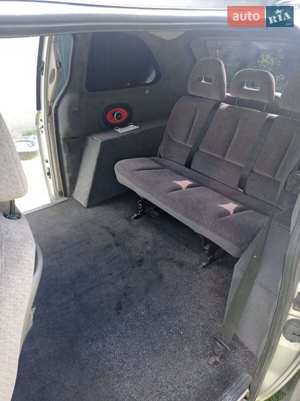 Минивэн Dodge Ram Van 2002 в Турийске
