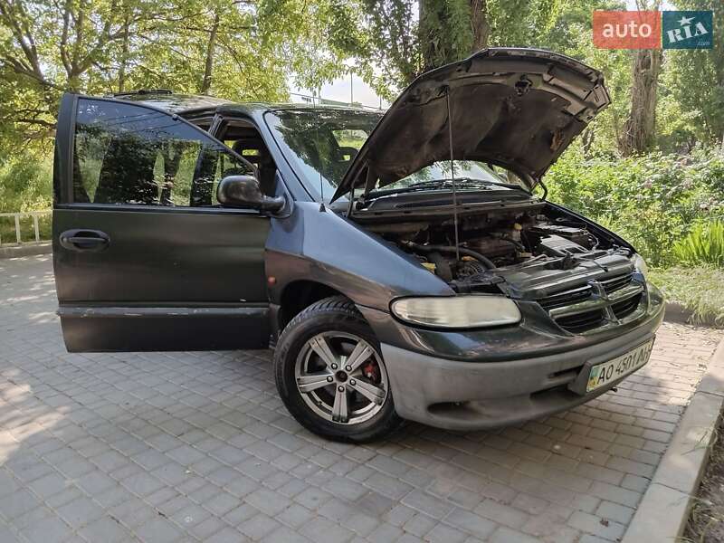 Минивэн Dodge Ram Van 2000 в Черноморске