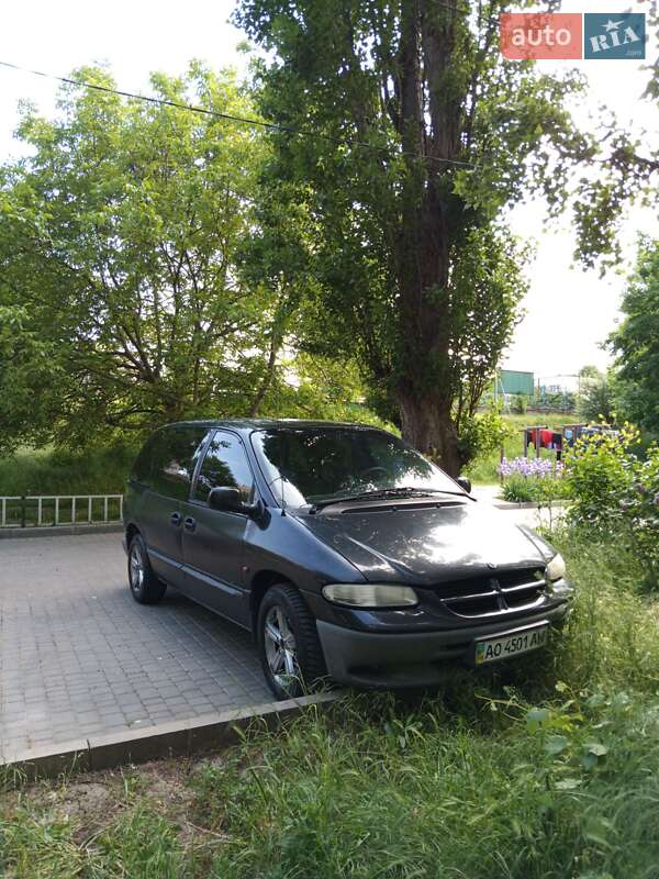 Минивэн Dodge Ram Van 2000 в Черноморске