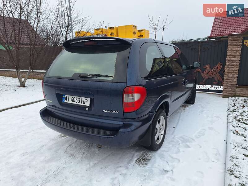 Мінівен Dodge Ram Van 2002 в Переяславі