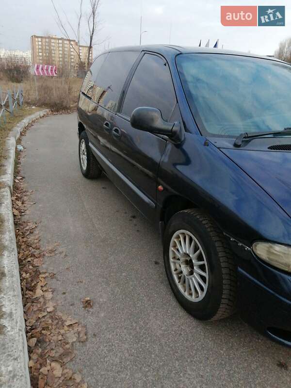 Минивэн Dodge Ram Van 2000 в Чернигове
