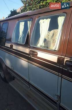 Минивэн Dodge Ram Van 1990 в 
