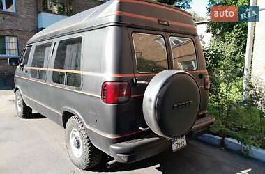 Минивэн Dodge Ram Van 1993 в 