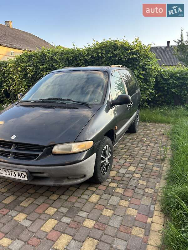 Минивэн Dodge Ram Van 1999 в Новояворовске