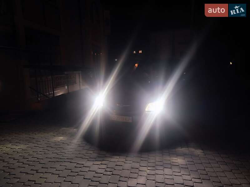 Мінівен Dodge Ram Van 2003 в Гусятині