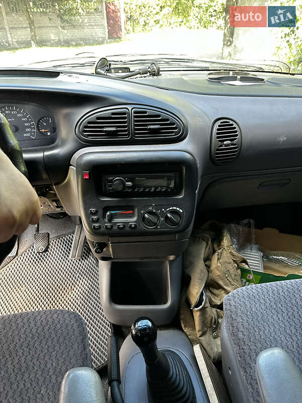 Мінівен Dodge Ram Van 2000 в Радивиліві