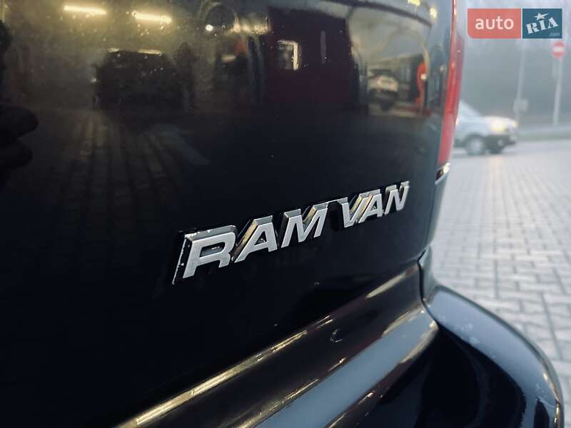 Мінівен Dodge Ram Van 2005 в Тернополі