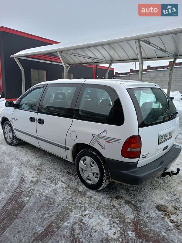 Минивэн Dodge Ram Van 2000 в Ровно