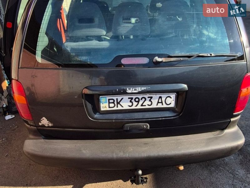 Минивэн Dodge Ram Van 1999 в Львове