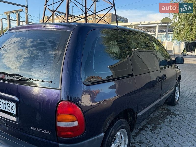 Минивэн Dodge Ram Van 1998 в Черновцах