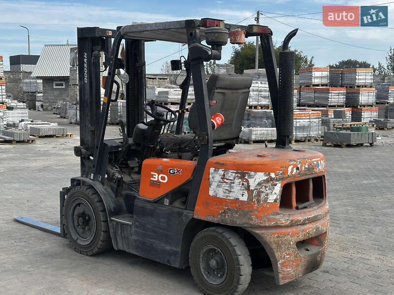 Вилочный погрузчик Doosan D 30C 2016 в Киеве