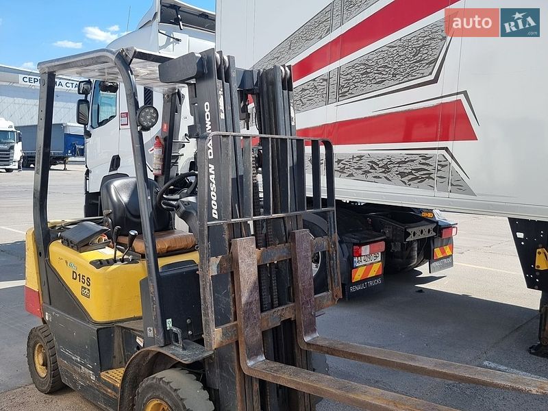 Вилочный погрузчик Doosan DL 2006 в Киеве