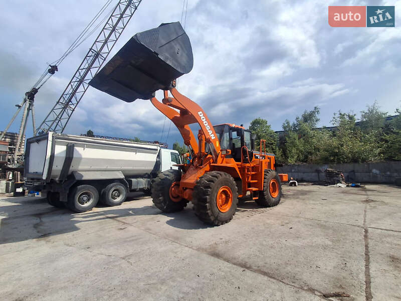 Фронтальні навантажувачі Doosan MEGA 2003 в Києві