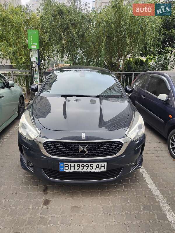 Хэтчбек DS 5 2016 в 