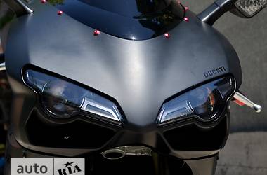 Мотоциклы Ducati 848 2011 в 