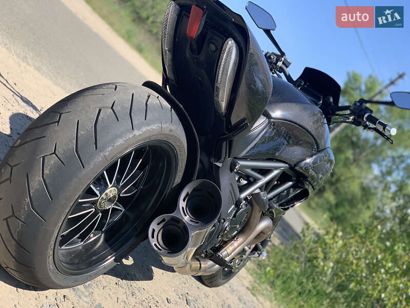 Мотоцикл Багатоцільовий (All-round) Ducati Diavel 1200 Carbon 2013 в Києві