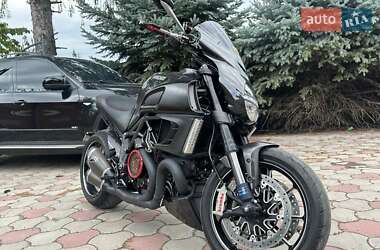 Мотоцикл Без обтікачів (Naked bike) Ducati Diavel Carbon 2011 в 