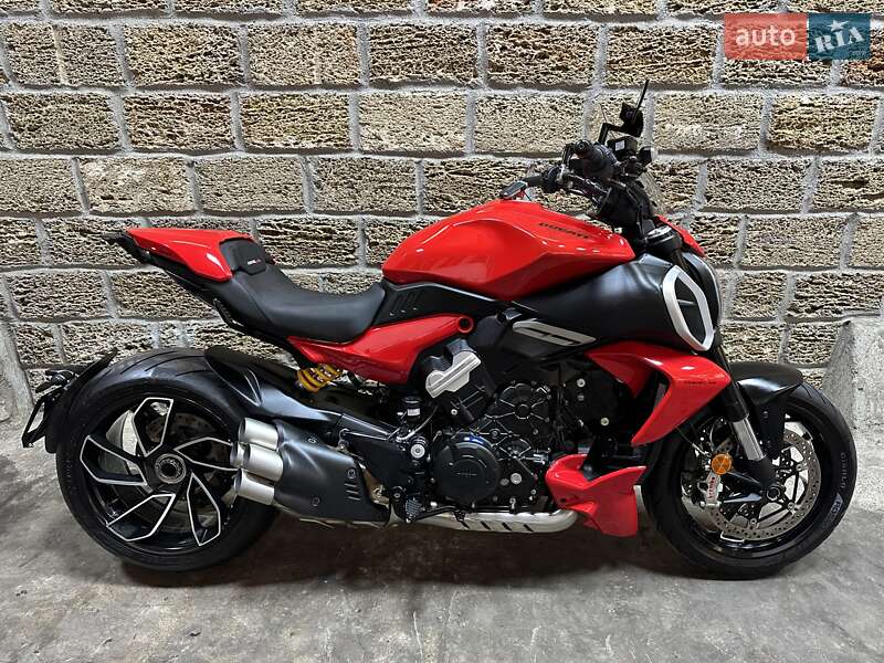 Ducati Diavel V4 1158 2024