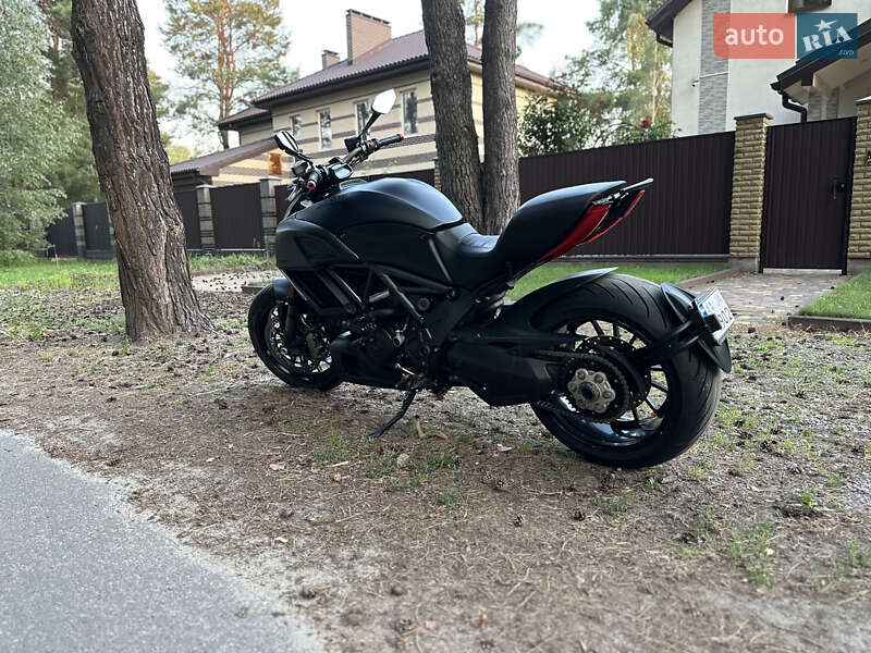 Грузовые мотороллеры, мотоциклы, скутеры, мопеды Ducati Diavel 2015 в Киеве