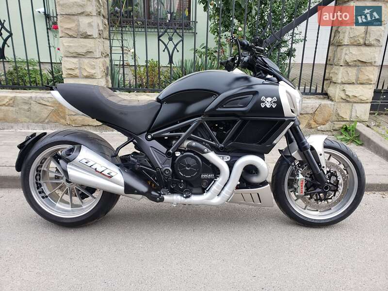 Мотоцикл Круизер Ducati Diavel 2015 в 