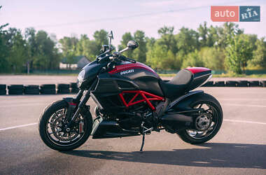 Мотоцикл Без обтекателей (Naked bike) Ducati Diavel 2012 в 