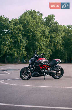 Мотоцикл Без обтекателей (Naked bike) Ducati Diavel 2012 в 