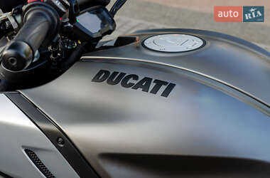 Мотоцикл Без обтекателей (Naked bike) Ducati Diavel 2019 в 