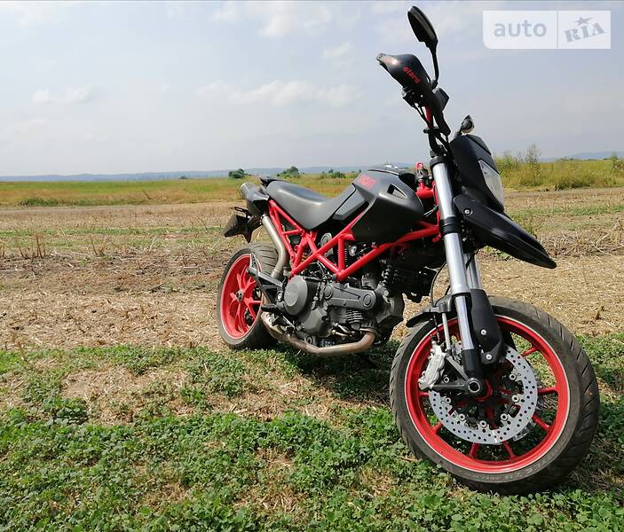 Ducati Hypermotard 796