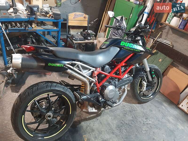 Ducati Hypermotard 796