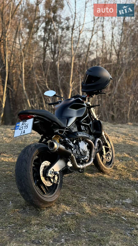 Мотоцикл Классик Ducati Monster 821 2018 в 
