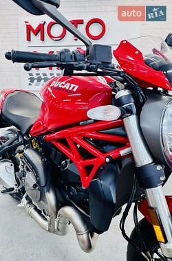 Спортбайк Ducati Monster 821 2018 в 