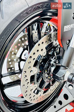 Спортбайк Ducati Monster 821 2020 в 