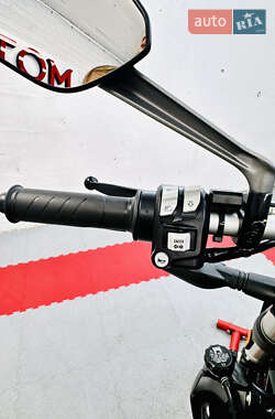 Спортбайк Ducati Monster 821 2020 в 